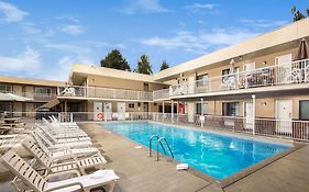 Siesta Inn Kelowna 3*